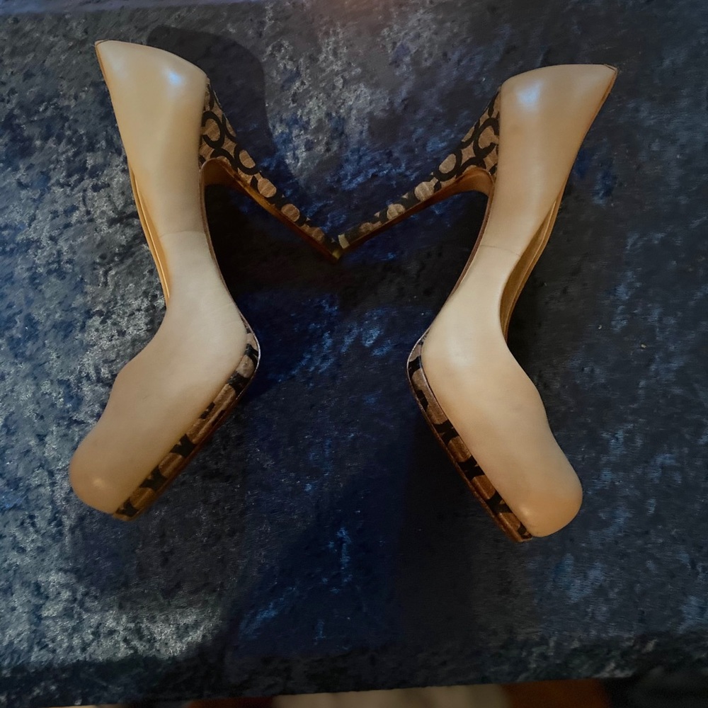 Woman’s heels - Picture 4 of 10